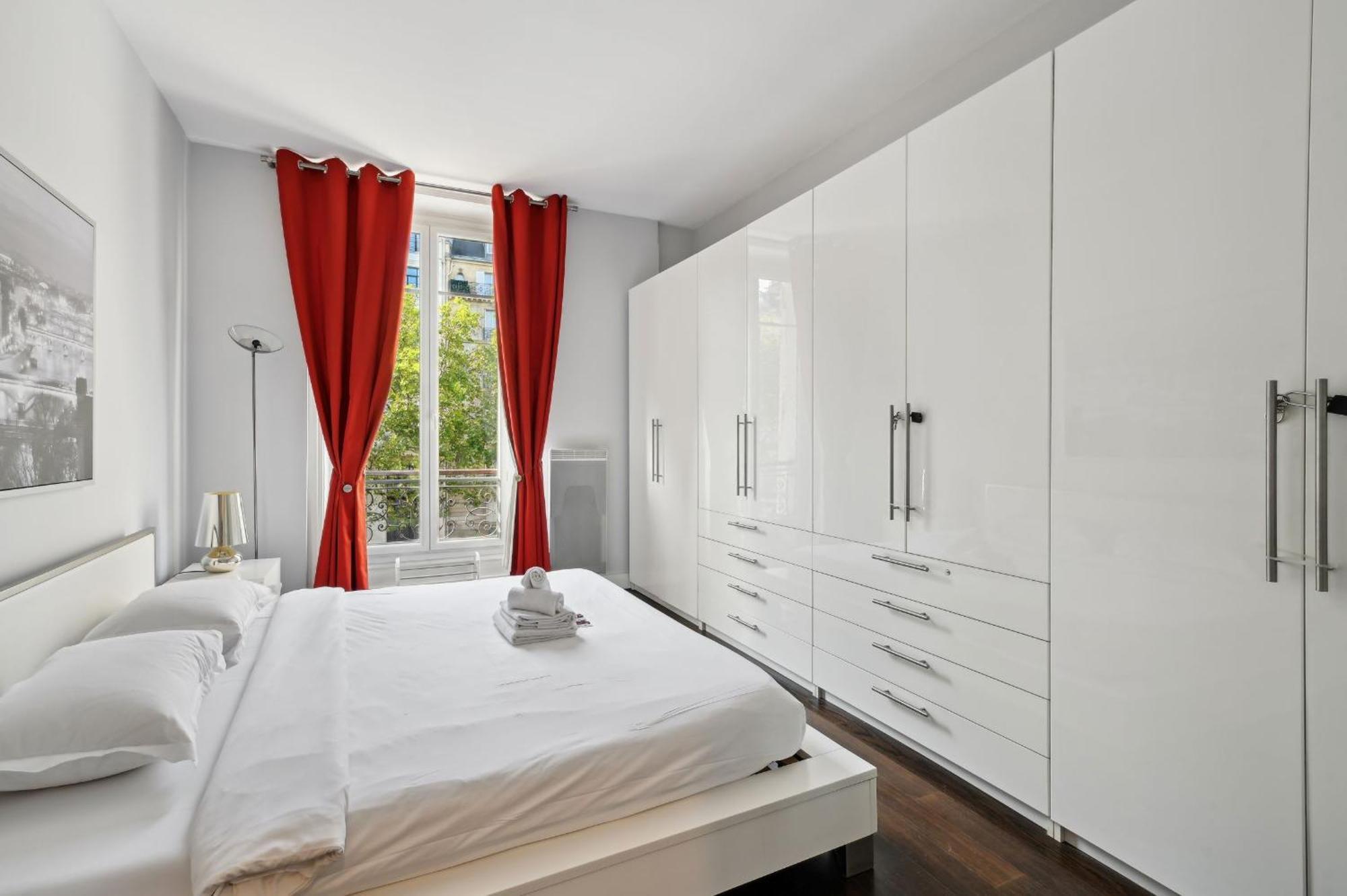 Champs-Elysees & Arc De Triomphe - Cityapartmentstay Париж Екстер'єр фото