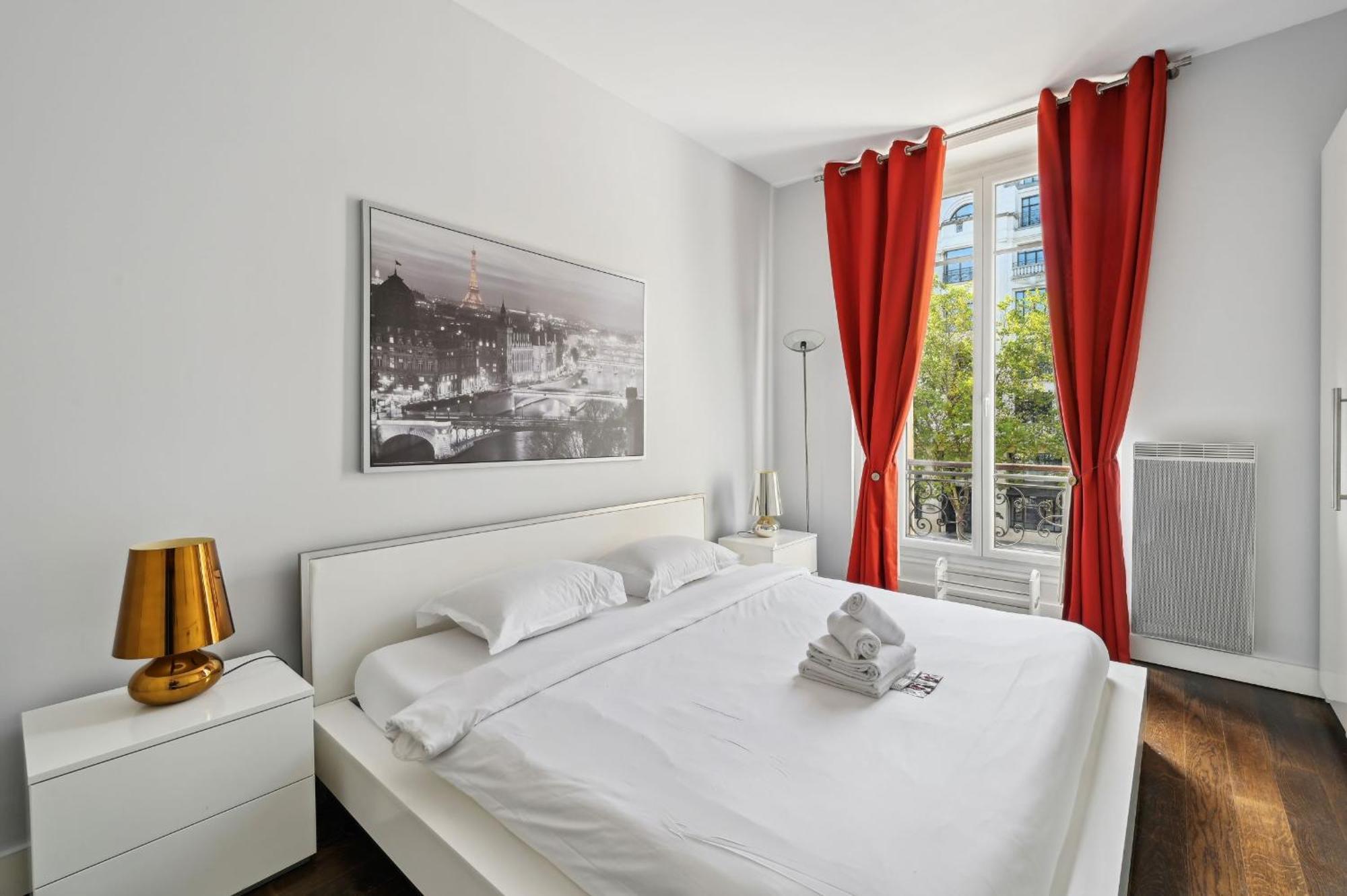Champs-Elysees & Arc De Triomphe - Cityapartmentstay Париж Екстер'єр фото