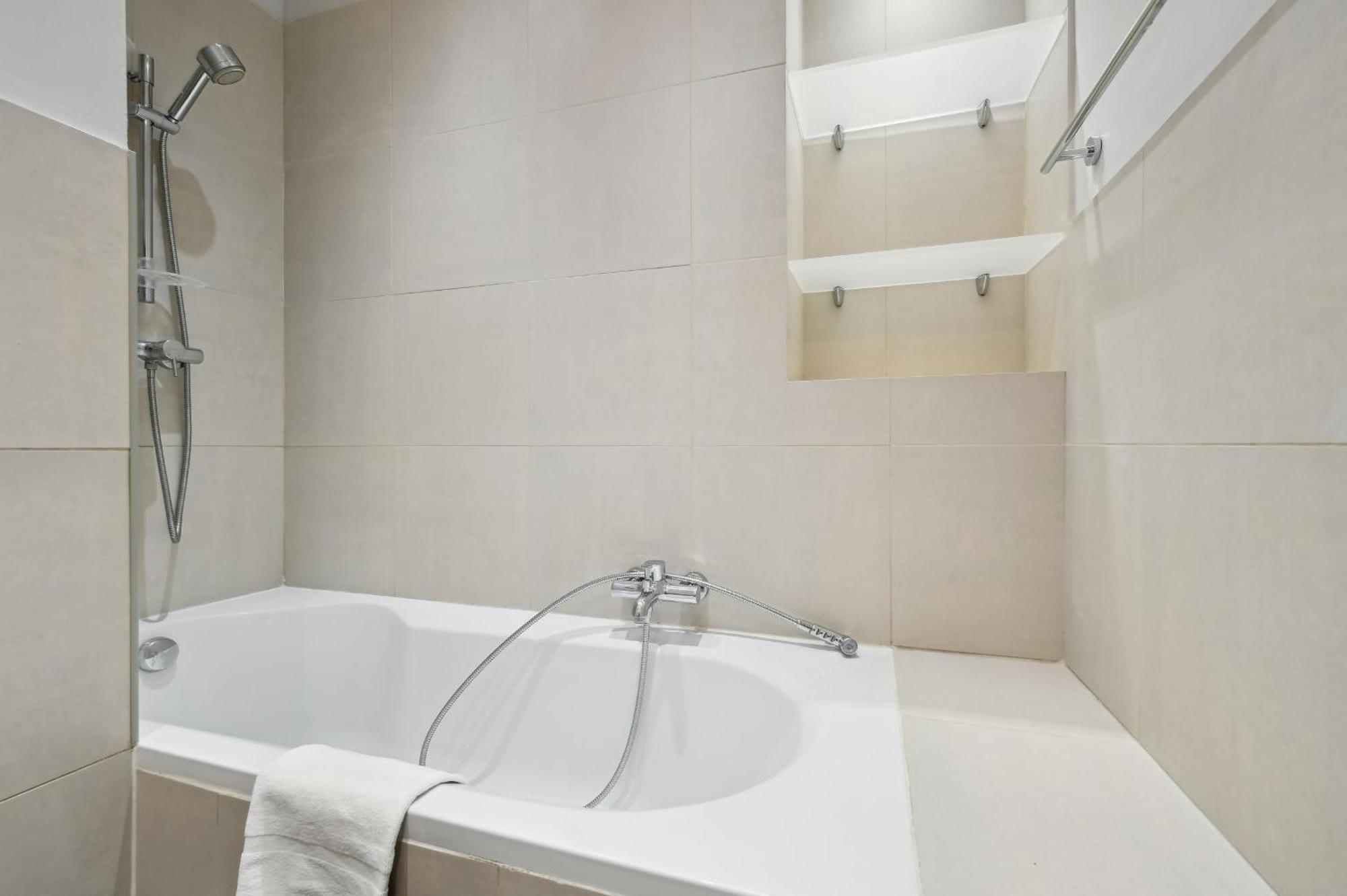 Champs-Elysees & Arc De Triomphe - Cityapartmentstay Париж Екстер'єр фото
