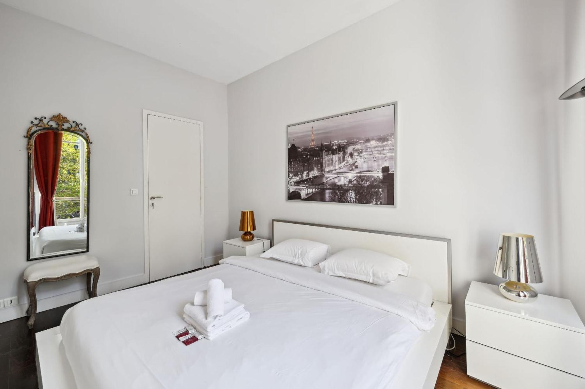 Champs-Elysees & Arc De Triomphe - Cityapartmentstay Париж Екстер'єр фото
