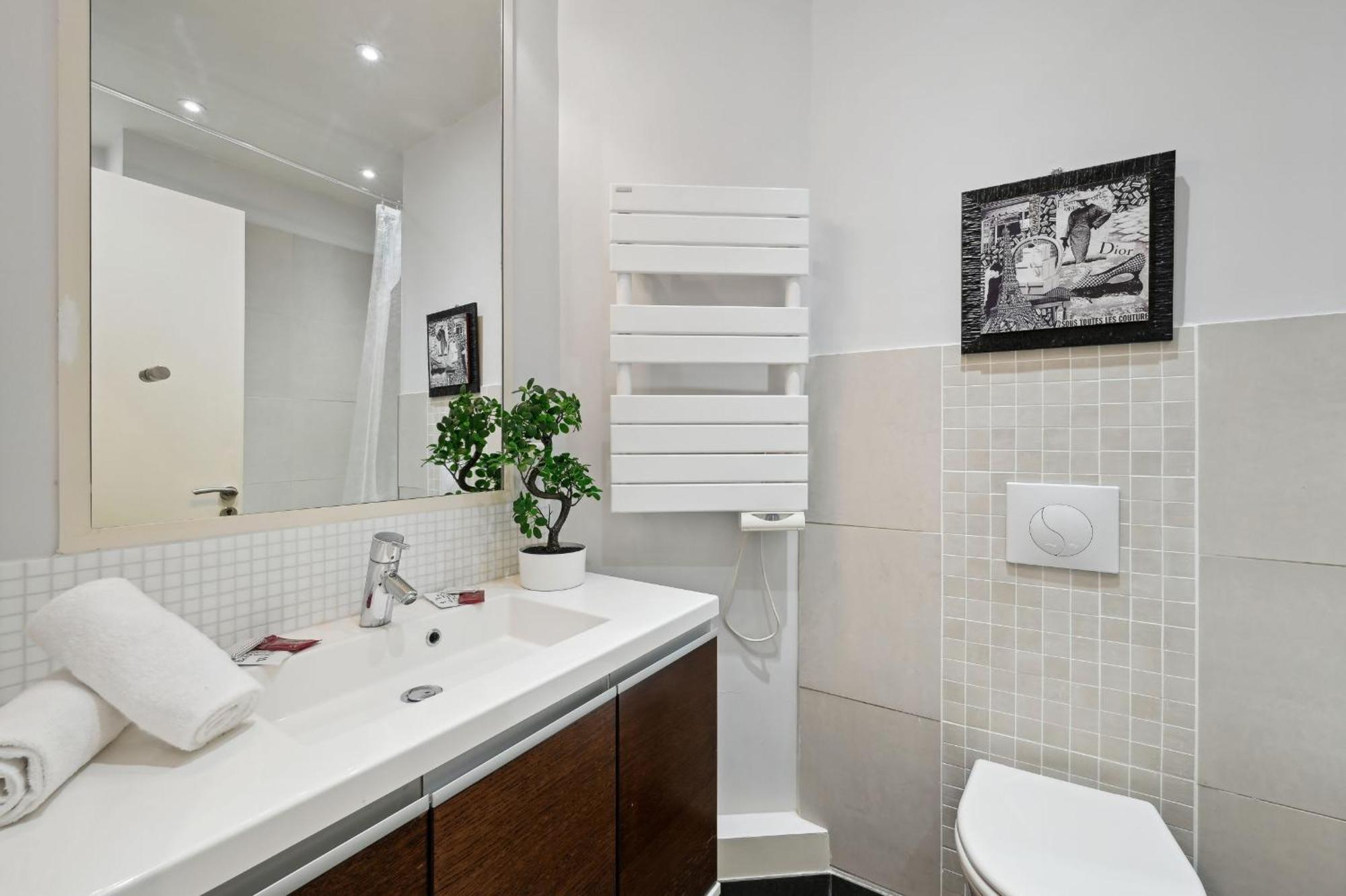 Champs-Elysees & Arc De Triomphe - Cityapartmentstay Париж Екстер'єр фото