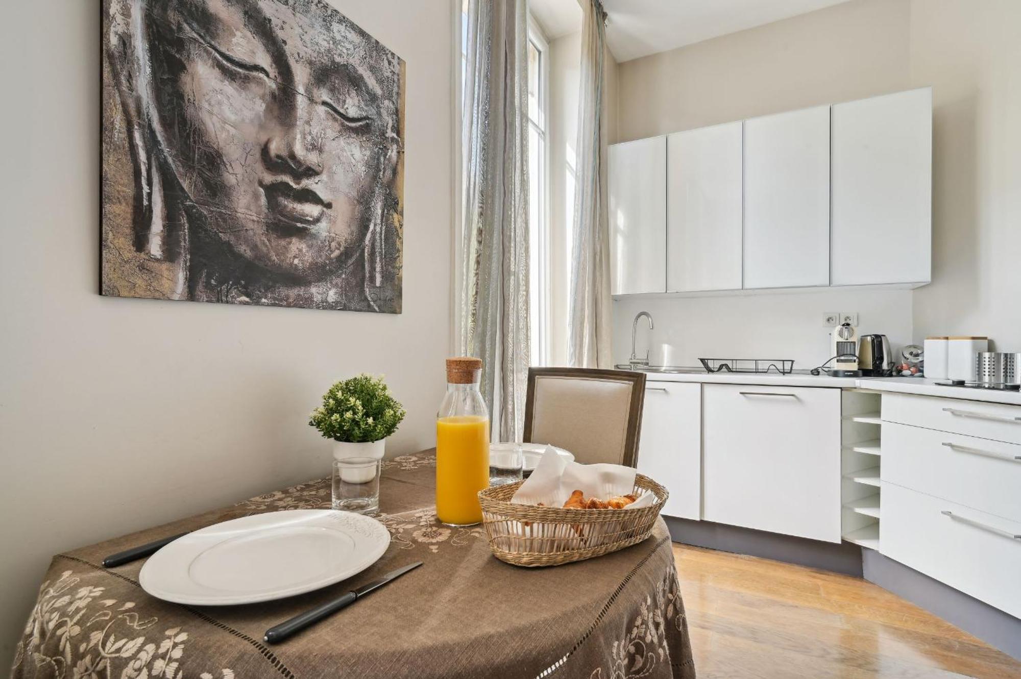 Champs-Elysees & Arc De Triomphe - Cityapartmentstay Париж Екстер'єр фото